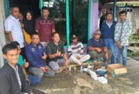 Ketua Komisi I DPRD Kaltim, Baharuddin Demmu saat mengunjungi masyarakat Desa Margahayu