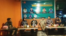 Narasumber dalam diskusi publik tengah menyampaikan materi. (Istimewa)