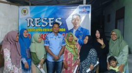 Foto bersama masyarakat usia gelar agenda reses. (Foto: istimewa)