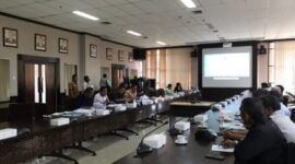 Suasana RDP Komisi I DPRD Kaltim Bersama Perwakilan PT WIN dan Sejumlah Warga. (Foto: InfoNusa.co/ARF)