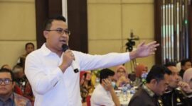 Anggota DPRD Kaltim, Sapto Setyo Pramono saat menyampaikan kritik dan masukan dalam agenda Konsultasi Publik Rancangan RPD Kaltim Tahun 2024-2025. (Foto: InfoNusa.co/ARF)