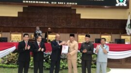 Penyerahan LHP Keuangan Pemprov Kaltim Kepada DPRD Kaltim. (Foto: infonusa.co/ARF)
