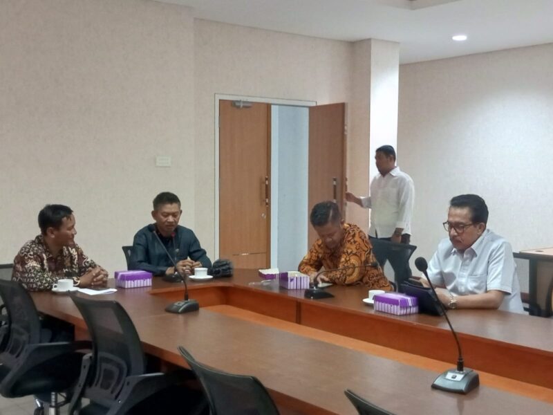 Ketua Dan Anggota Badan Kehormatan (BK) DPRD Kota Samarinda, Ahmat Sopian Noor Saat Menyambut Ketua Dan Anggota BK DPRD Kota Batu Malang. 
