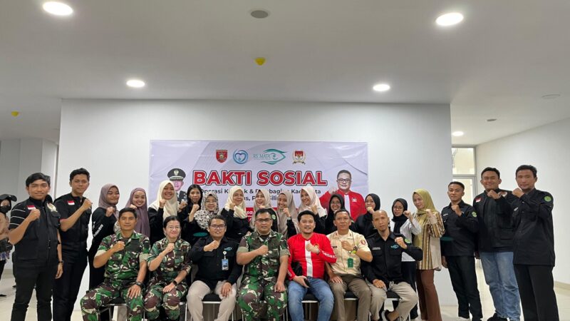Foto bersama DPP Barisan Muda Daerah (Barmuda) Kaltim pada kegiatan bakti sosial