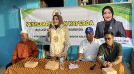 Anggota Komisi II DPRD Kota Samarinda, Laila Fatihah saat melakukan penyebarluasan Raperda tentang Penyelenggaraan Jaminan Produk Halal dan Higienis (foto:ist)