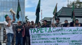 HMI Cabang Samarida gelar unjuk rasa di depan kantor Gubernur Kaltim (Ikshan/Infonusa.co)