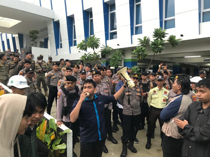 Unjuk Rasa Maritim Muda Kaltim di Kantor PT. Pelindo IV (Ikhsan/Infonusa.co)