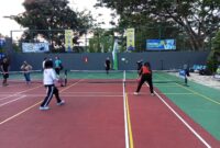 Para Pelajar Bermain Olaharaga Picklee Ball