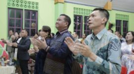 Wakil Ketua DPRD Kaltim, Ekti Emanuel saat menghadiri perayaan Natal Tahun 2024 di Gereja Kemah Injil Indonesia (GKII) Jemaat Sion Malapeh