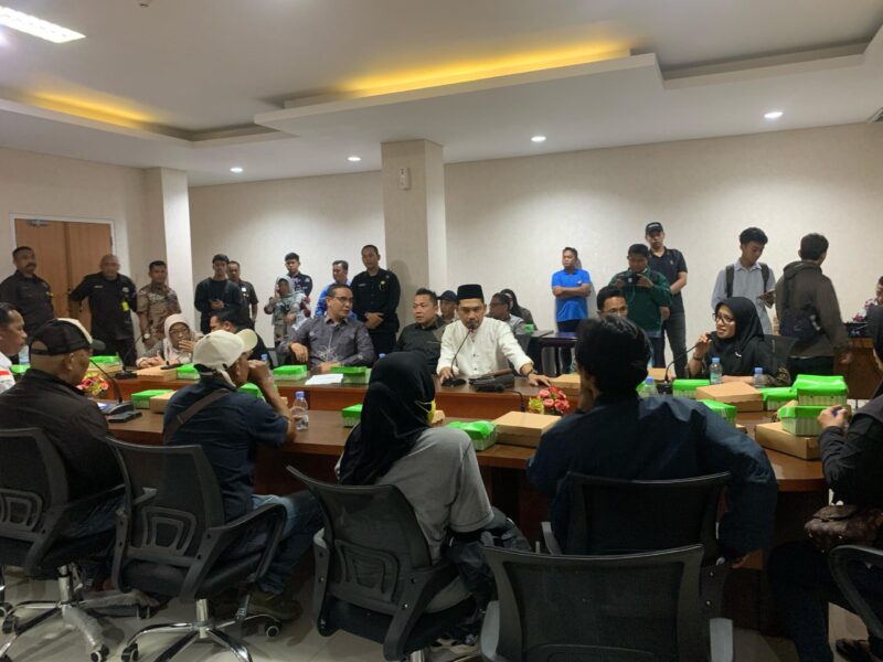 Ruang rapat DPRD Samarinda bersama Dinas PUPR dan Pekerja Teras Samarinda