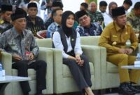 Wakil Ketua DPRD Kaltim, Yenni Eviliana turut hadir di pelantikan PPIH dan Pelaksanaan Meal Test. (Foto : Humas DPRD Kaltim)