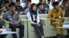 Wakil Ketua DPRD Kaltim, Yenni Eviliana turut hadir di pelantikan PPIH dan Pelaksanaan Meal Test. (Foto : Humas DPRD Kaltim)