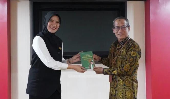 Yenni Eviliana Sambut Silaturahmi Helminizami Saat Berkunjung ke DPRD Kaltim Dimasa Purnabakti