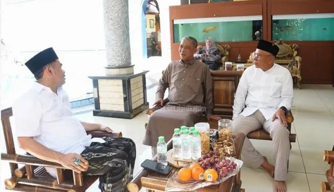 Open House Hari Pertama Lebaran di Kediaman Ketua DPRD Kaltim, Hasanuddin Mas’ud. (Humas DPRD Kaltim)