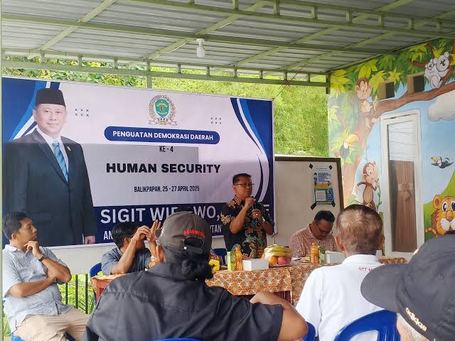 Anggota Komisi IV DPRD Kaltim, Sigit Wibowo, Saat Lakukan Sosialisasi Perda Penguatan Demokrasi di Balikpapan (ist)