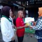 Pj Ketua KOHATI Cabang Samarinda bersama Perwakilan Formaker memberi Bantuan ke Warga Terdampak (Infonusa.co)