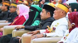 Hasanuddin Mas'ud saat menghadiri kegiatan Balanipa Mandar dan diberi Gelar Kehormatan Kerajaan, pada (04/05/2025) di Ruang Olah Bebaya Kantor Gubernur Kaltim (foto : Humas DPRD Kaltim)
05/04/2025
