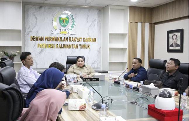 Ananda Emira Moeis Saat Menyambut Kedatangan Pengurus SMSI Kaltim (Humas DPRD Kaltim)