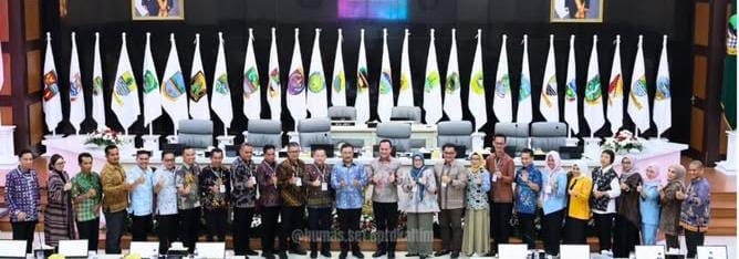 Ekti Imanuel dan Norhayati Usaman Hadiri Munas I ADPSI dan ASDEPSI (Humas DPRD Kaltim)