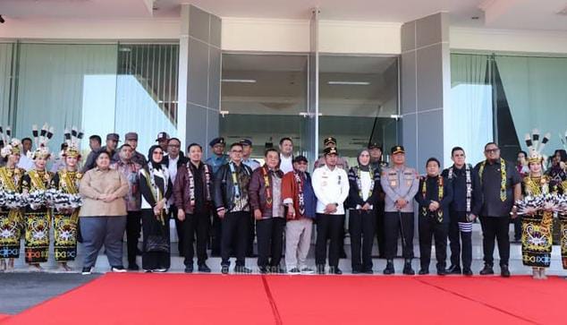 Wakil Ketua DPRD Kaltim saat Sambut Rombongan Komisi III DPR RI di Bandara Sepinggan Balikpapan (Humas DPRD Kaltim)