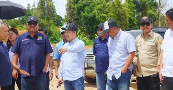 Wakil Ketua DPRD Kaltim Bersama Sejumlah Anggota Meninjau Pembangunan Bandara di Mahakam Ulu