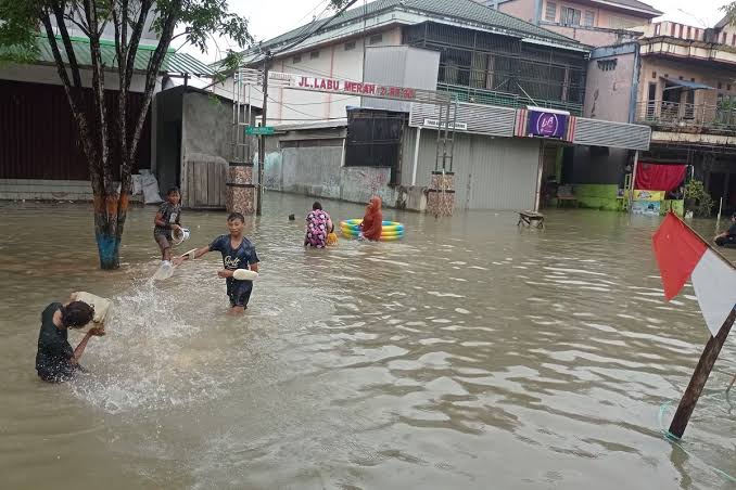 Kondisi Banjir yang Masih Tergenang di Salah Satu Titik Wilayah Samarinda (Foto: ist)