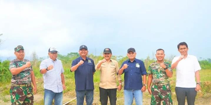 Wakil Ketua DPRD Kaltim Ekti Imanuel melakukan kunjungan kerja ke Kabupaten Mahakam Ulu. (Foto : Humas DPRD Kaltim)