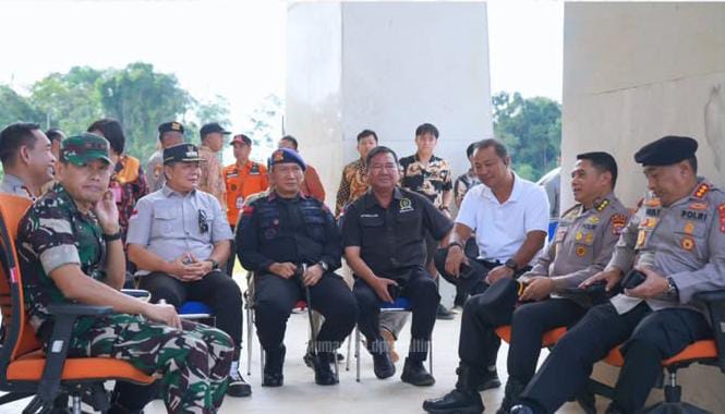 Wakil Ketua DPRD Kaltim Ekti Imanuel turut hadir dalam kegiatan pengecekan TPS sebagai bagian dari persiapan pengamanan PSU) di Kabupaten Mahulu. (Foto : Humas DPRD Kaltim)