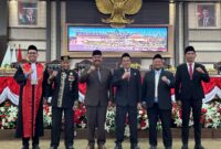 Sesi foto bersama pelantikan Ahmad Yani sebagai Ketua DPRD Kukar. (Info Nusa)