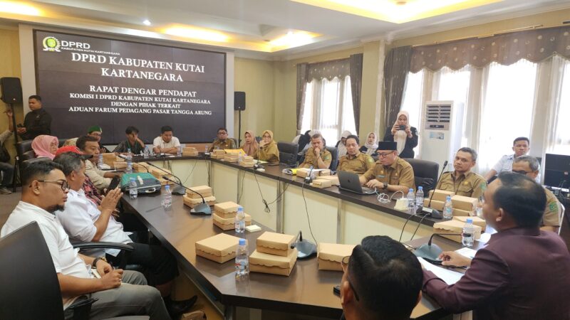 RDP Komisi I DPRD Kukar fasilitasi aduan Forum Pedagang Pasar Tangga Arung. (Infonusa)