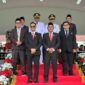 Ketua DPRD Kukar Ahmad Yani foto Bersama Bupati-Wabu Kukar beserta anggota DPRD lainnya.