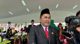 Ketua DPRD Kukar Ahmad Yani saat diwawancarai oleh awak media.