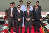 Anggota DPRD Kukar Akbar Haka saat sesi foto bersama Bupati-Wabub Kukar dan Ketua DPRD Ahmad Yani.