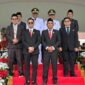 Anggota DPRD Kukar Akbar Haka saat sesi foto bersama Bupati-Wabub Kukar dan Ketua DPRD Ahmad Yani.