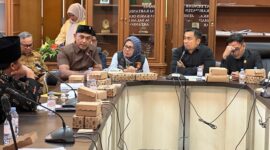 Anggota DPRD Kukar Dapil II Sugeng Hariadi pada RDP Komisi IV.