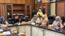 Anggota Komisi IV DPRD Kukar Fatlon Nisa saat RDP berlangsung.