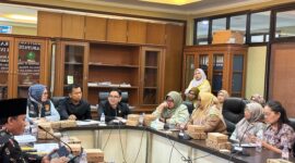 Anggota Komisi IV DPRD Kukar Akhmad Akbar Haka Saputra saat RDP berlangsung.