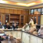 Anggota Komisi IV DPRD Kukar Akhmad Akbar Haka Saputra saat RDP berlangsung.