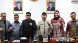 Ketua DPRD PPU, Raup Muin, bersama Wakil Ketua H. Syahrudin M Noor dan H. Andi Muhammad Yusup, serta Wakil Bupati PPU, Abdul Waris Muin.