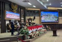 Farida bacakan Laporan Banggar pada Rapat Paripurna ke-4 masa sidang I DPRD Kukar.
