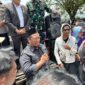 Abdul Rasid Wakil Ketua I DPRD Kukar saat aksi berlangsung.