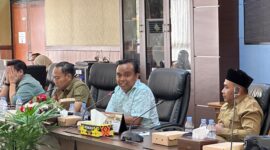 Anggota Komisi I DPRD Kukar Desman Minang Endianto pada RDP.