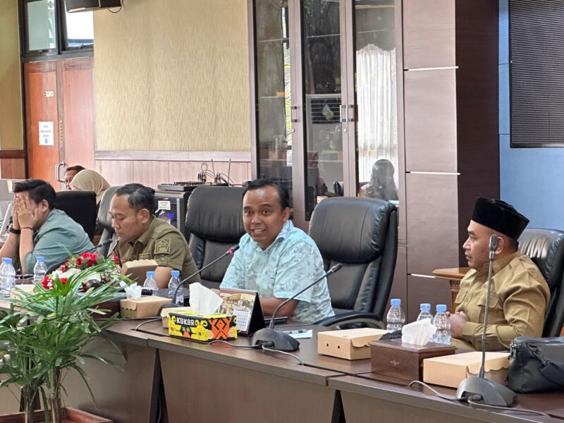 Anggota Komisi I DPRD Kukar Desman Minang Endianto pada RDP.