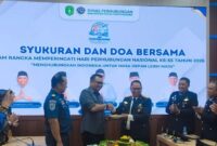 Ket.foto: Pemkab Kukar peringati Harhubnas ke 55 dengan pemotongan tumpeng.