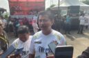 Foto: Sekda Kukar, Sunggono diwawancarai usai membuka lomba olahraga tradisional dalam rangkaian Erau Adat Kutai 2026. 