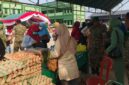 Foto: Suasana penjual telur di Bazar Murah TNI, Tenggarong.