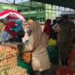Foto: Suasana penjual telur di Bazar Murah TNI, Tenggarong.