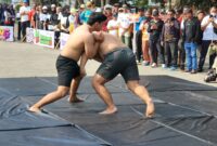 Foto: Eksebisi Gulat Tradisional Benjang pada Pembukaan Oltrad Erau Adat Kutai 2026