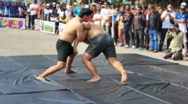 Foto: Eksebisi Gulat Tradisional Benjang pada Pembukaan Oltrad Erau Adat Kutai 2026