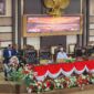 Foto Bupati Kukar, Aulia Rahman Basri dengan pasangannya Wabup Kukar, Rendi Solihin saat sidang Paripurna sekaligus memperingati Hari Ulang Tahun Ke-244.